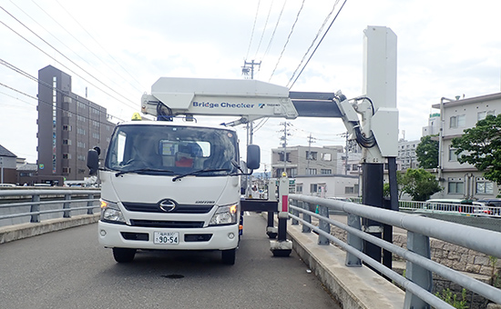 橋梁点検車 BT20